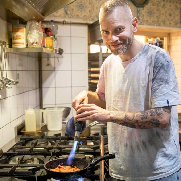 Dirk Schritt am Kochen im Restaurant